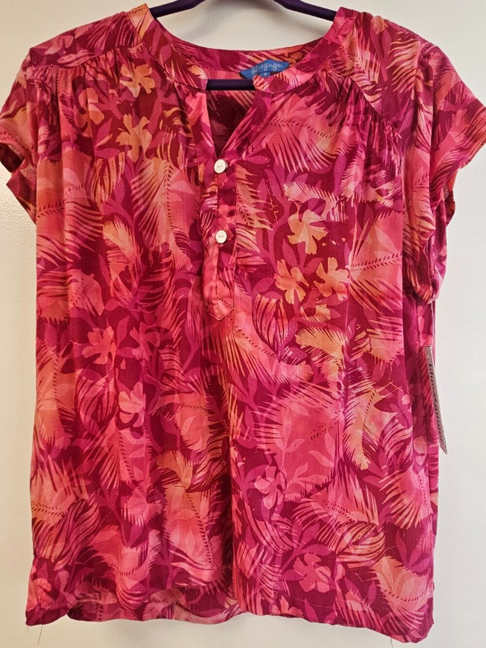 Blue Ginger short-sleeved, resort-wear blouse. Relaxed Medium.